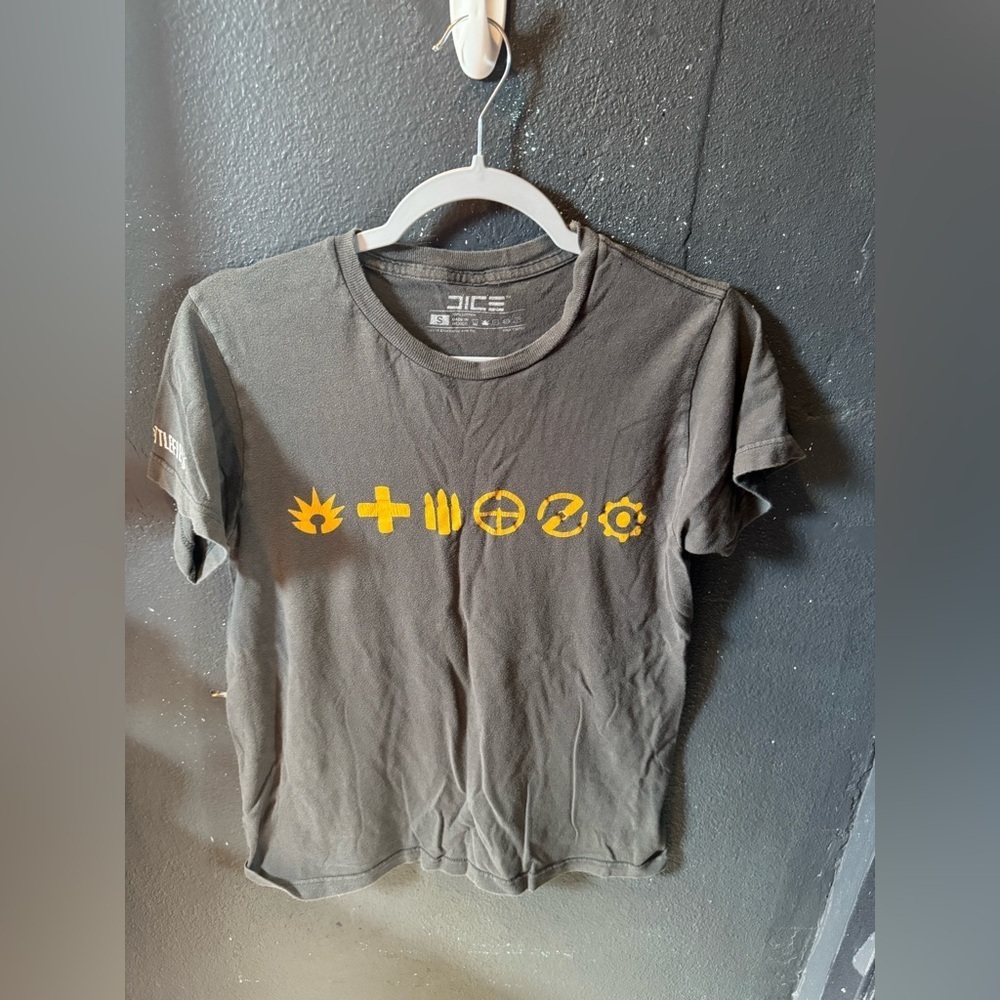 Men’s Battlefield Graphic Short Sleeve Tshirt Size Small